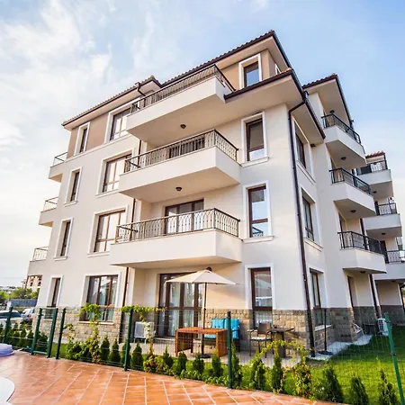 Ina & Eva Bayview Deluxe Burgas City